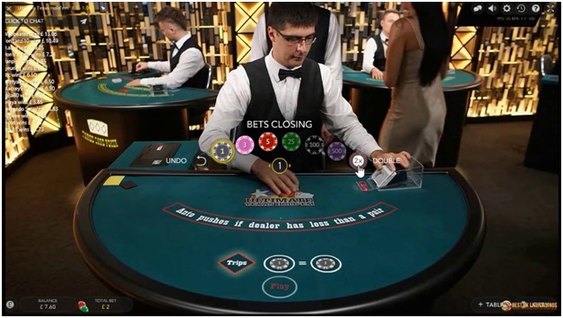 How to deal with Texas hold'em and how the betting works?